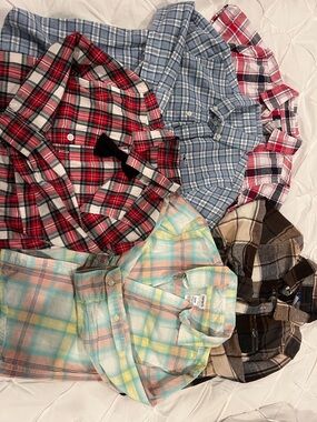 Boys 5T buttondown bundle! 4 long sleeve and one short sleeve assorted plaids